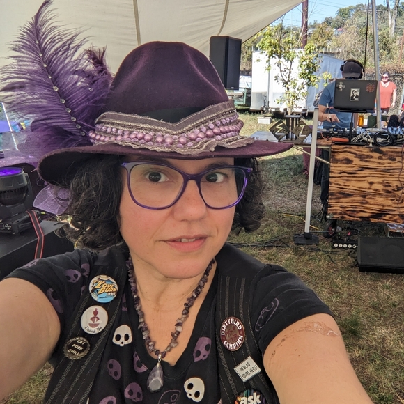 Meet your Posher, Arelis - Picture 2 of 2